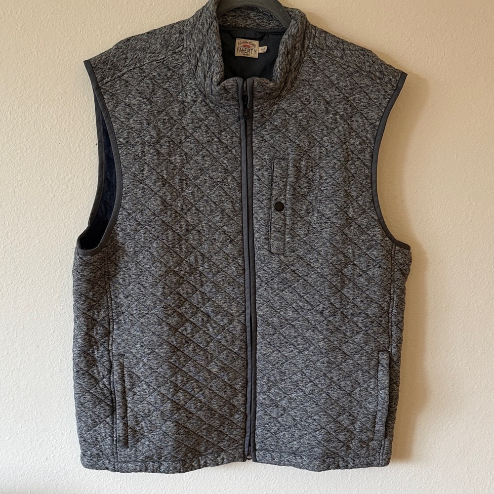 Faherty sz XL Men's Gray Quilted Vest great pre owned condition